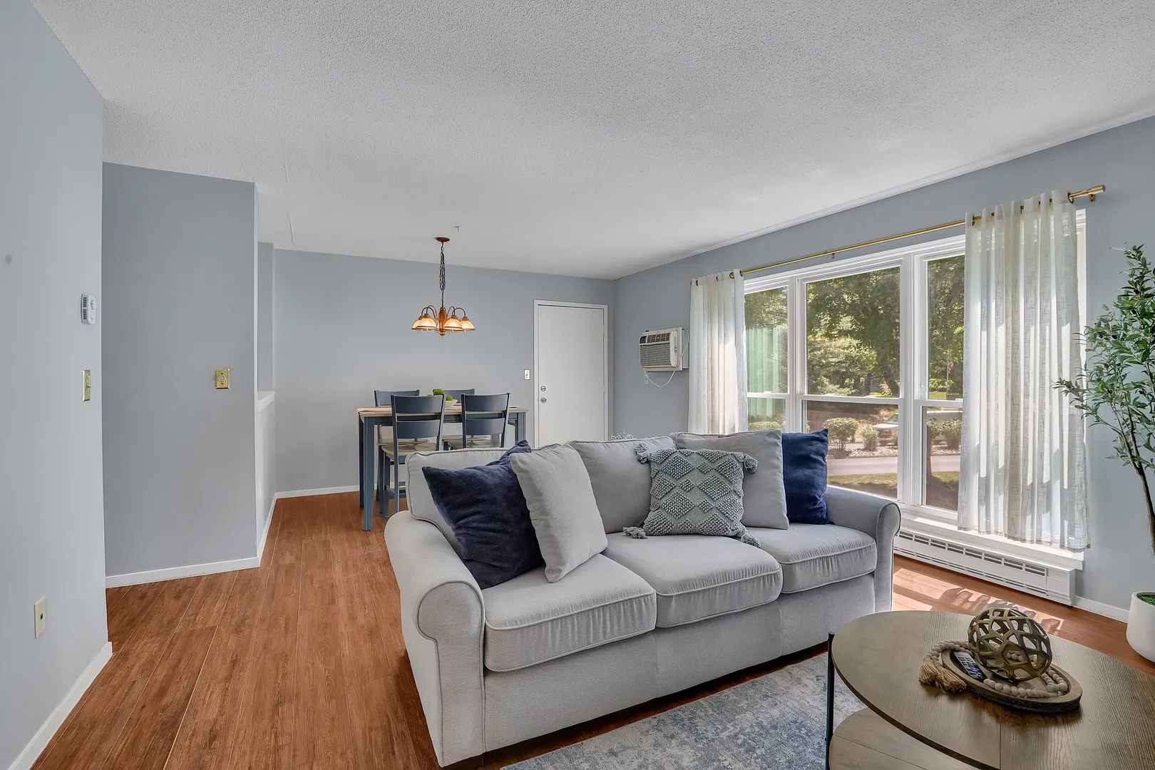 4 Wellington Drive #4 Photo 6
