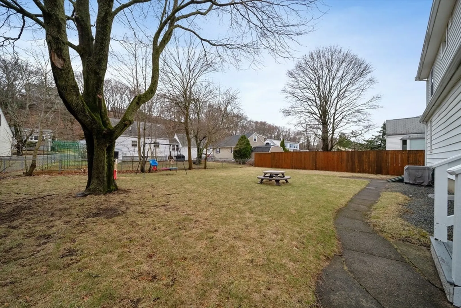 24 Dexter St Photo 31