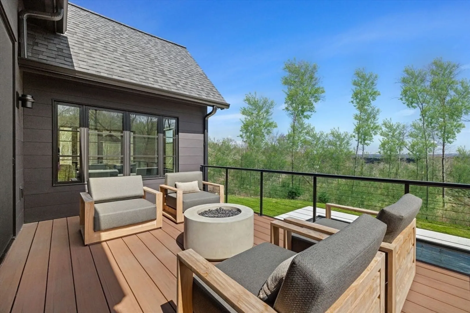 61 Green Avenue Photo 11