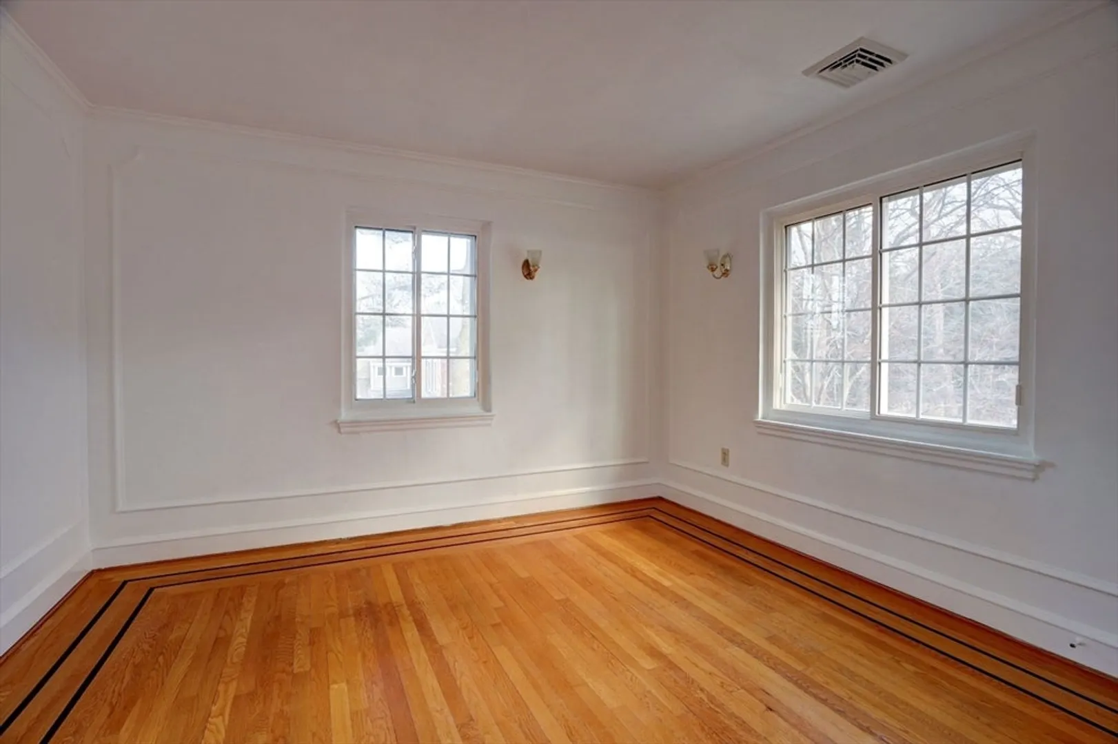 390 Adams St Photo 35
