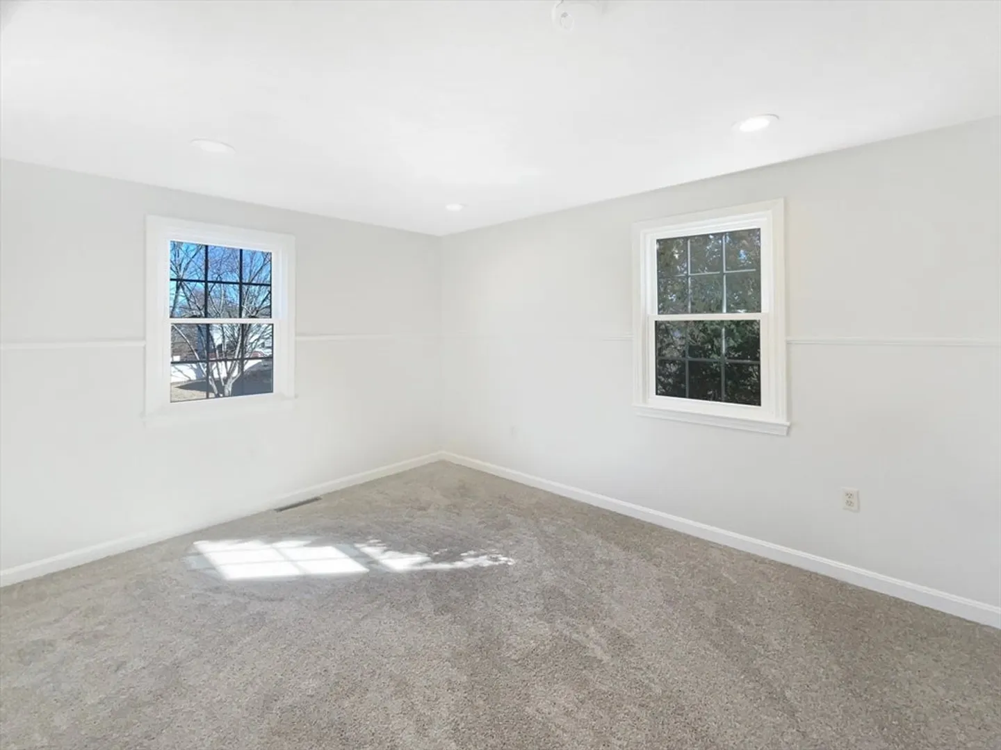 10 Venice St Photo 16