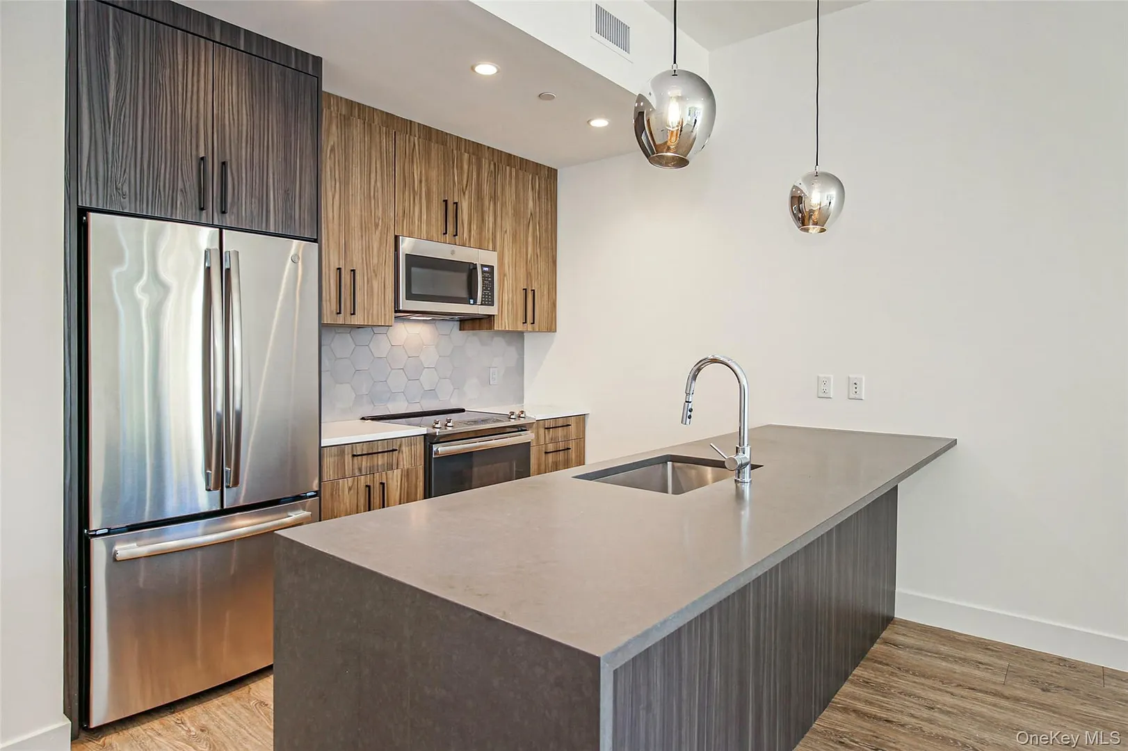 39 Washington Avenue  #205 Photo 2