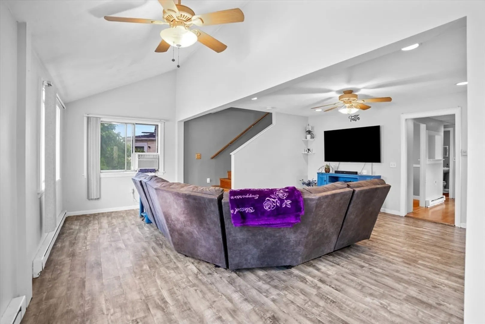 97 Triton Ave Photo 6