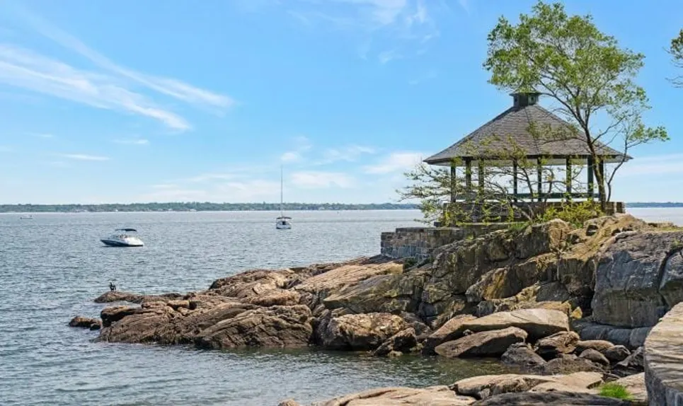 Larchmont>