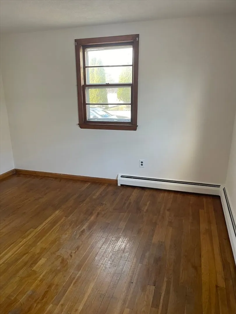 32 Mason Ave Photo 9