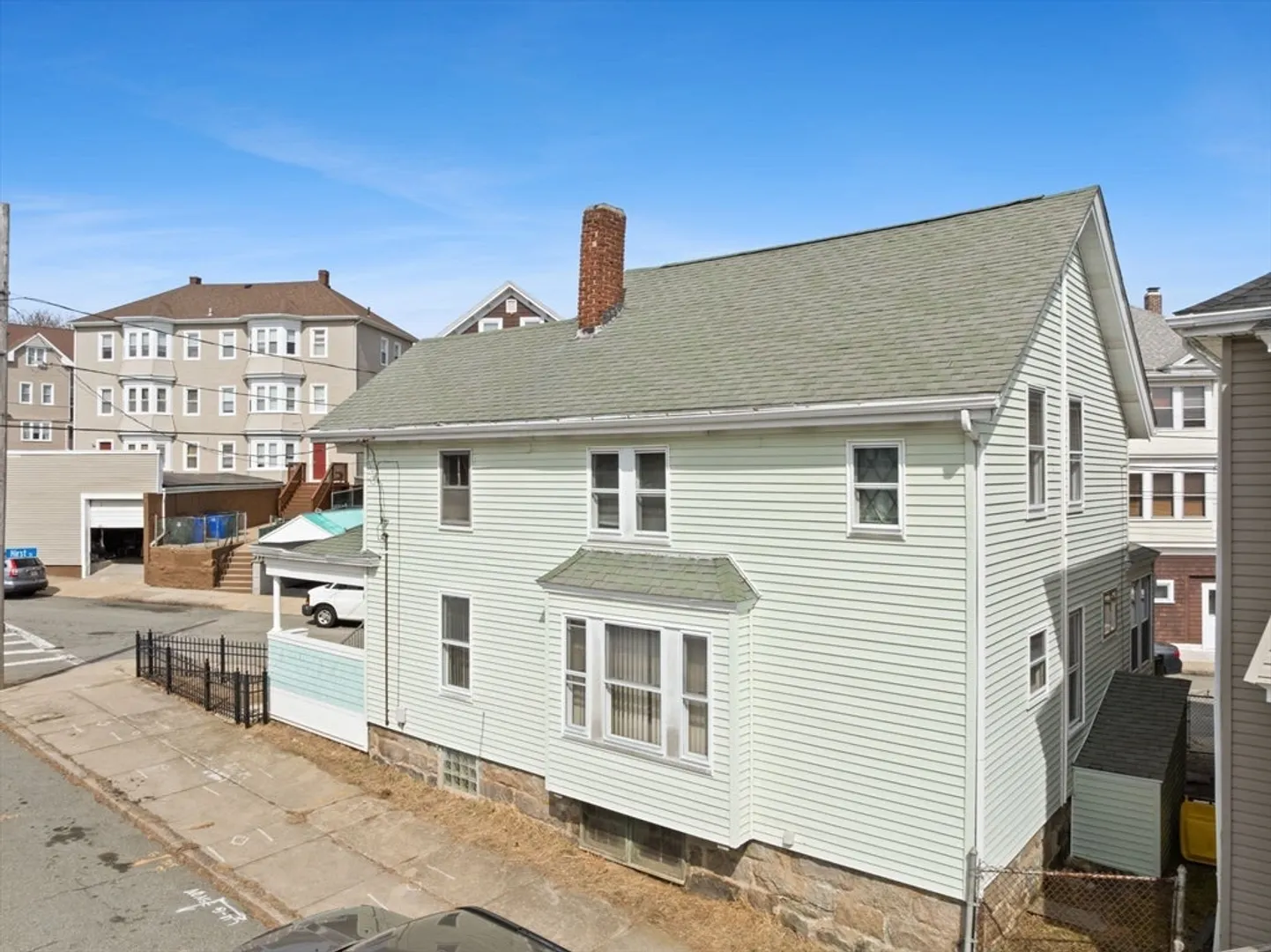 2018 Pleasant St Photo 4