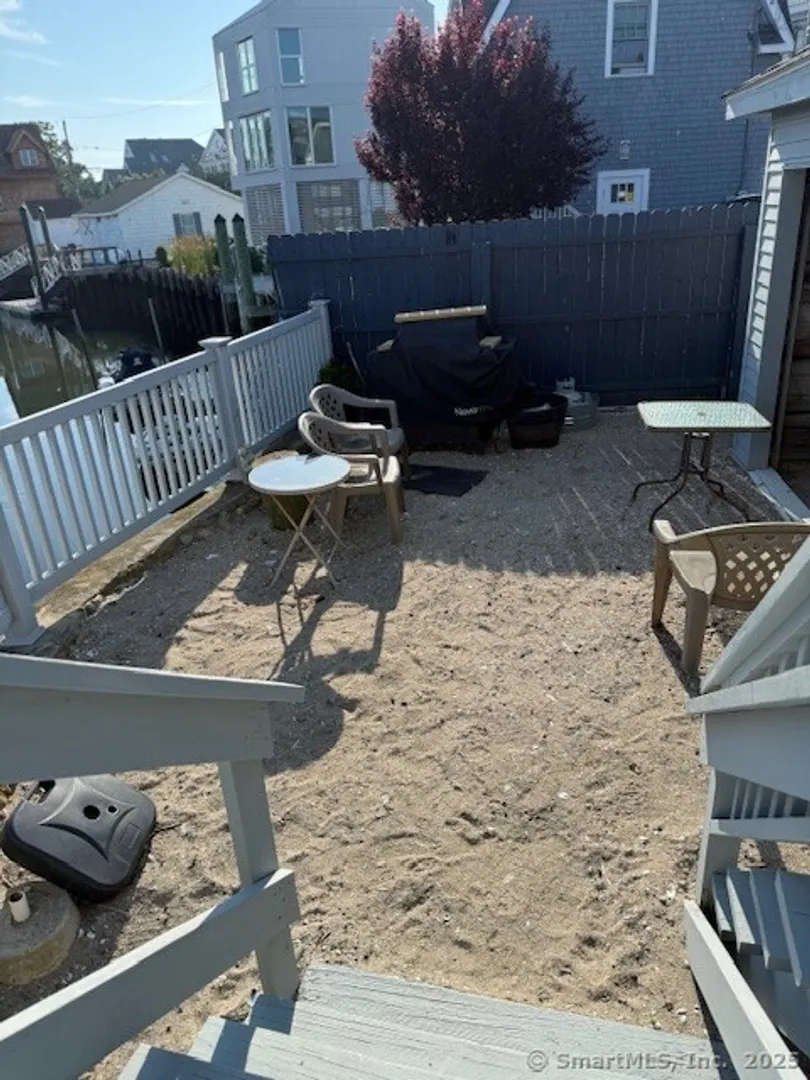2142-2144 Fairfield Beach Road Photo 19