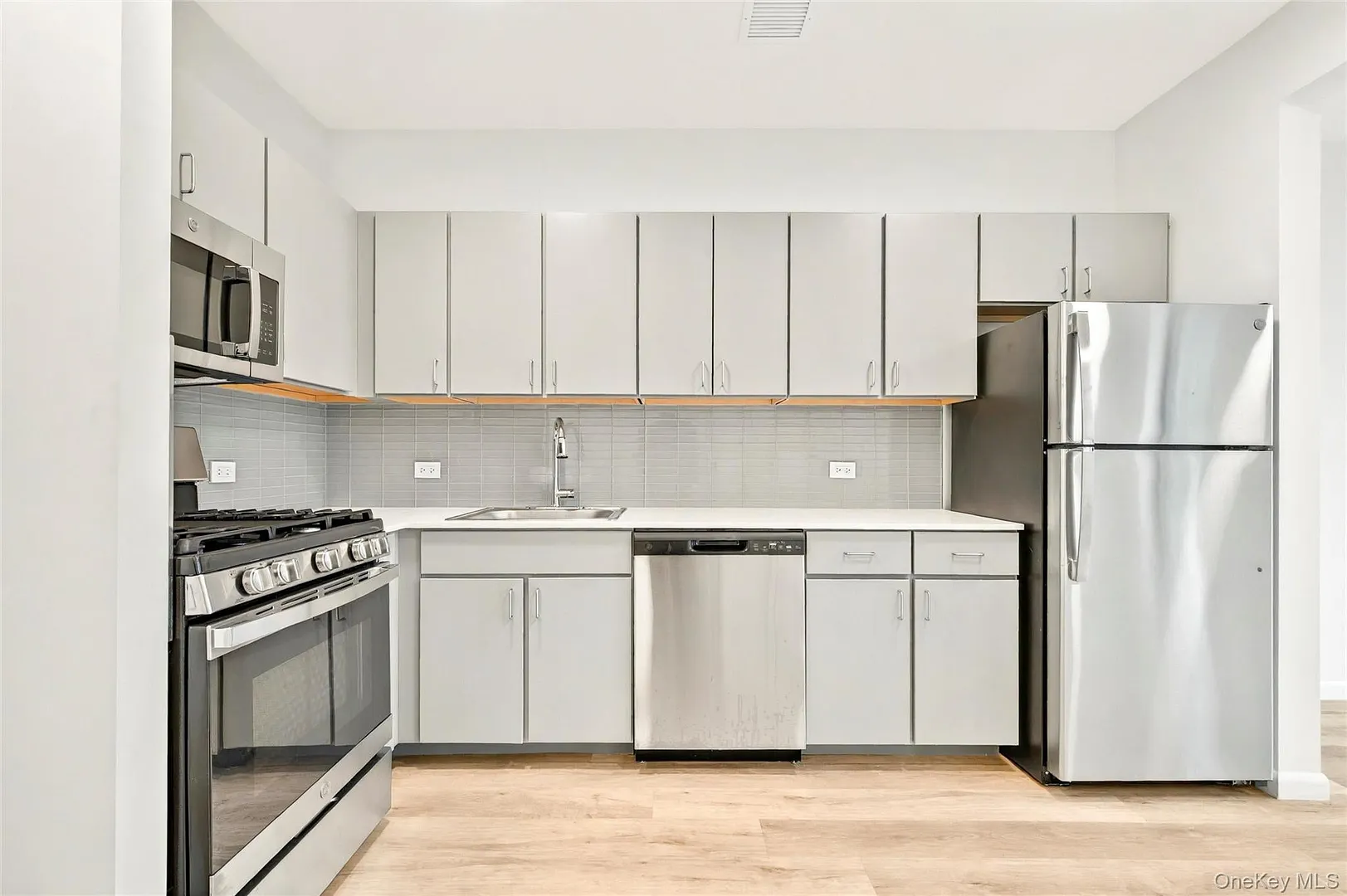 355 Bronx River Avenue  #1B Photo 13