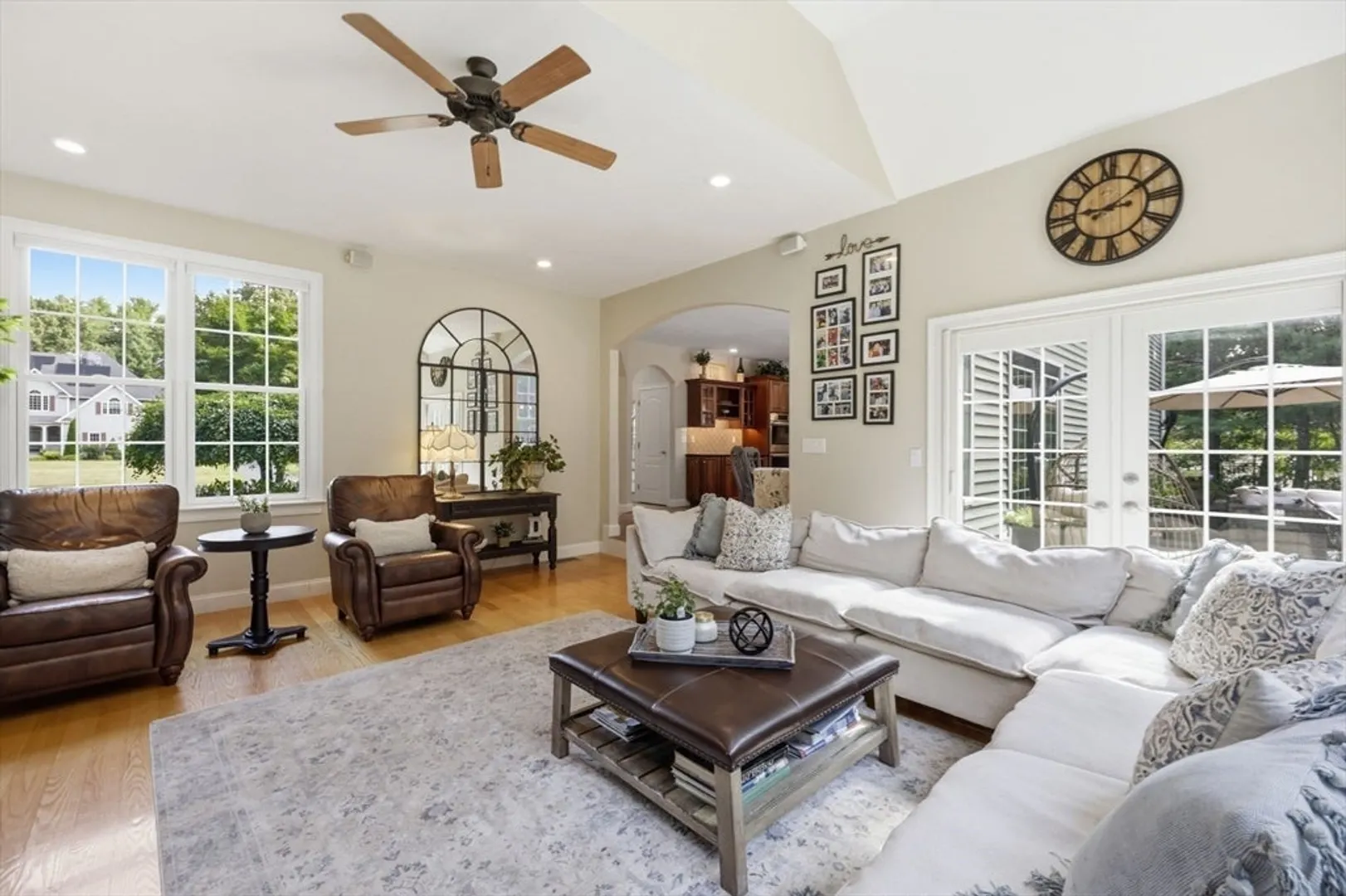 8 Lexington Circle Photo 23