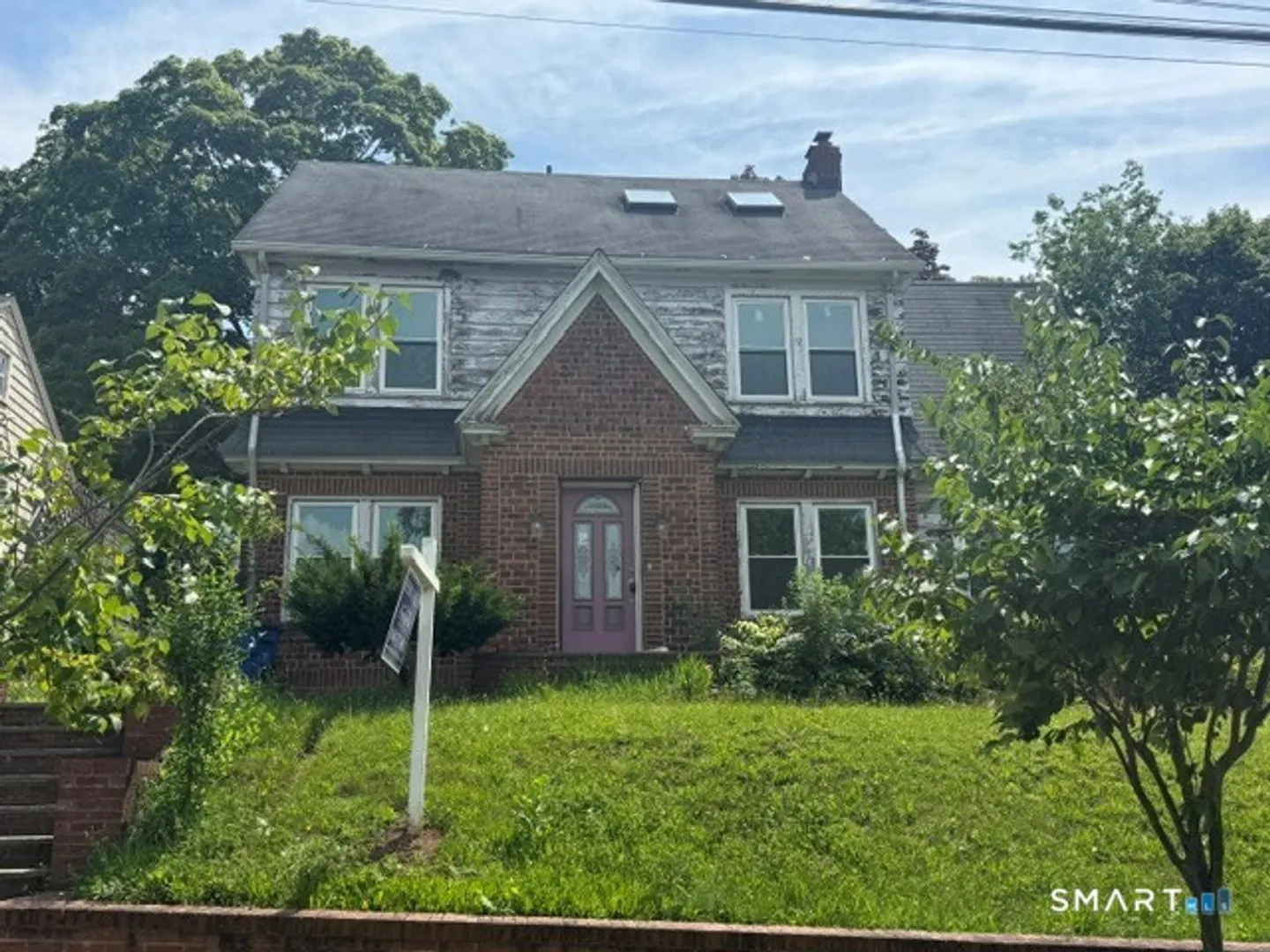 105 Roydon Road Photo 1