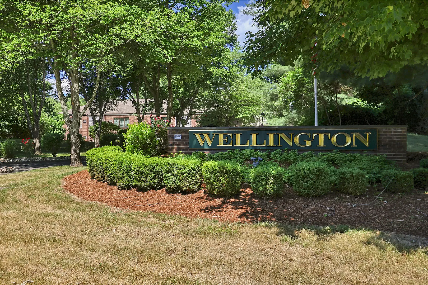 4 Wellington Drive #4 Photo 2