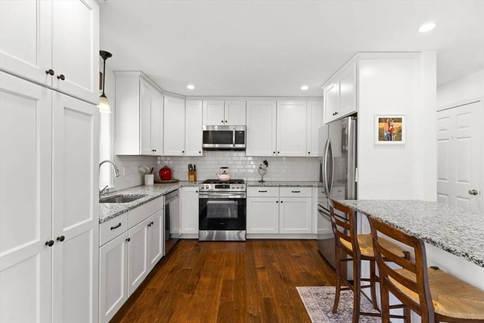 207 Oak St Photo 9