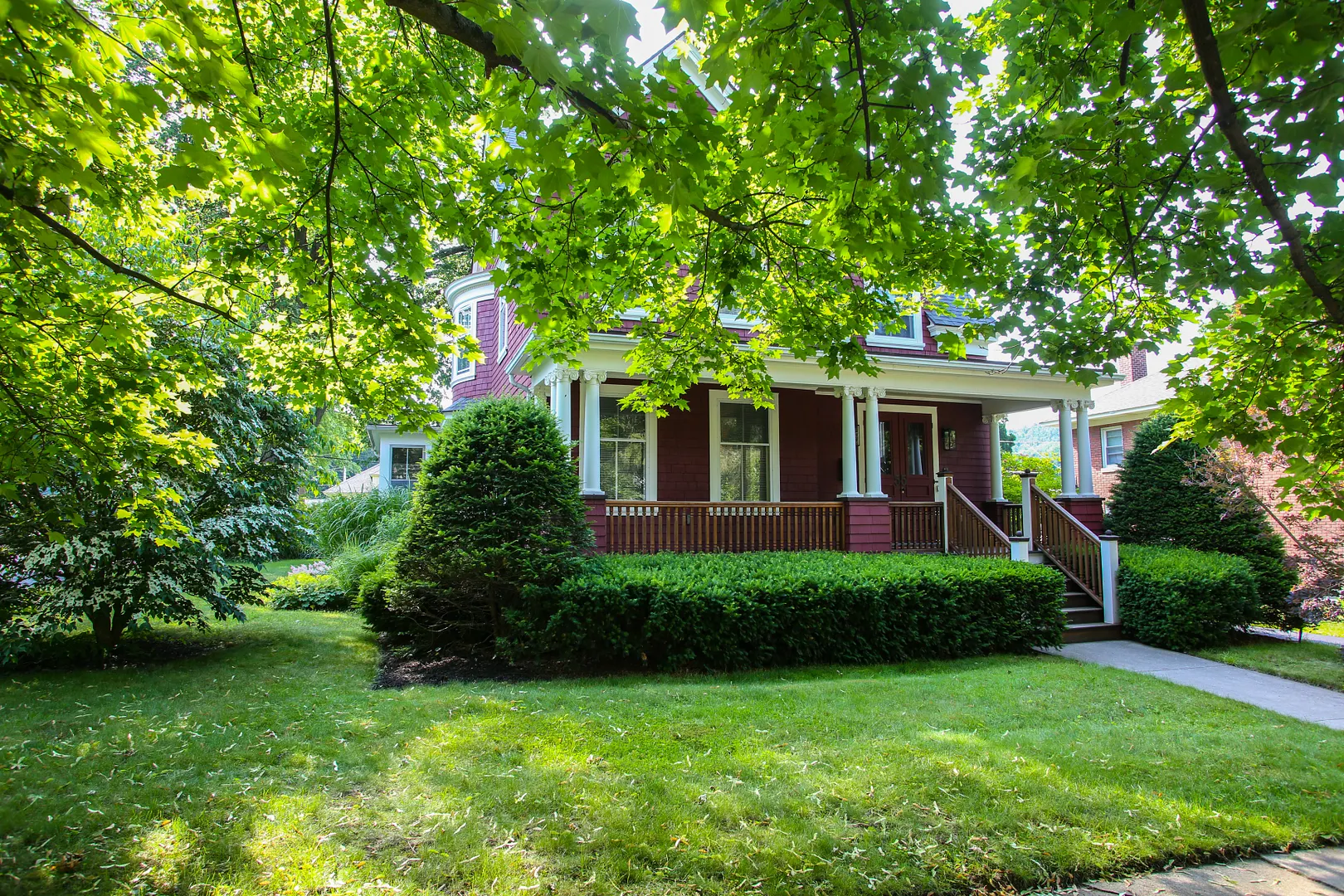 55 Marion Ave Photo 3