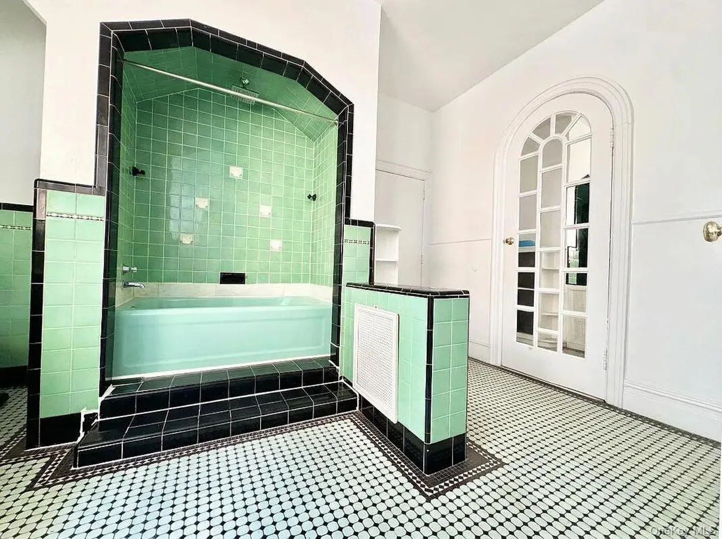 2459 Hoffman Street Photo 7