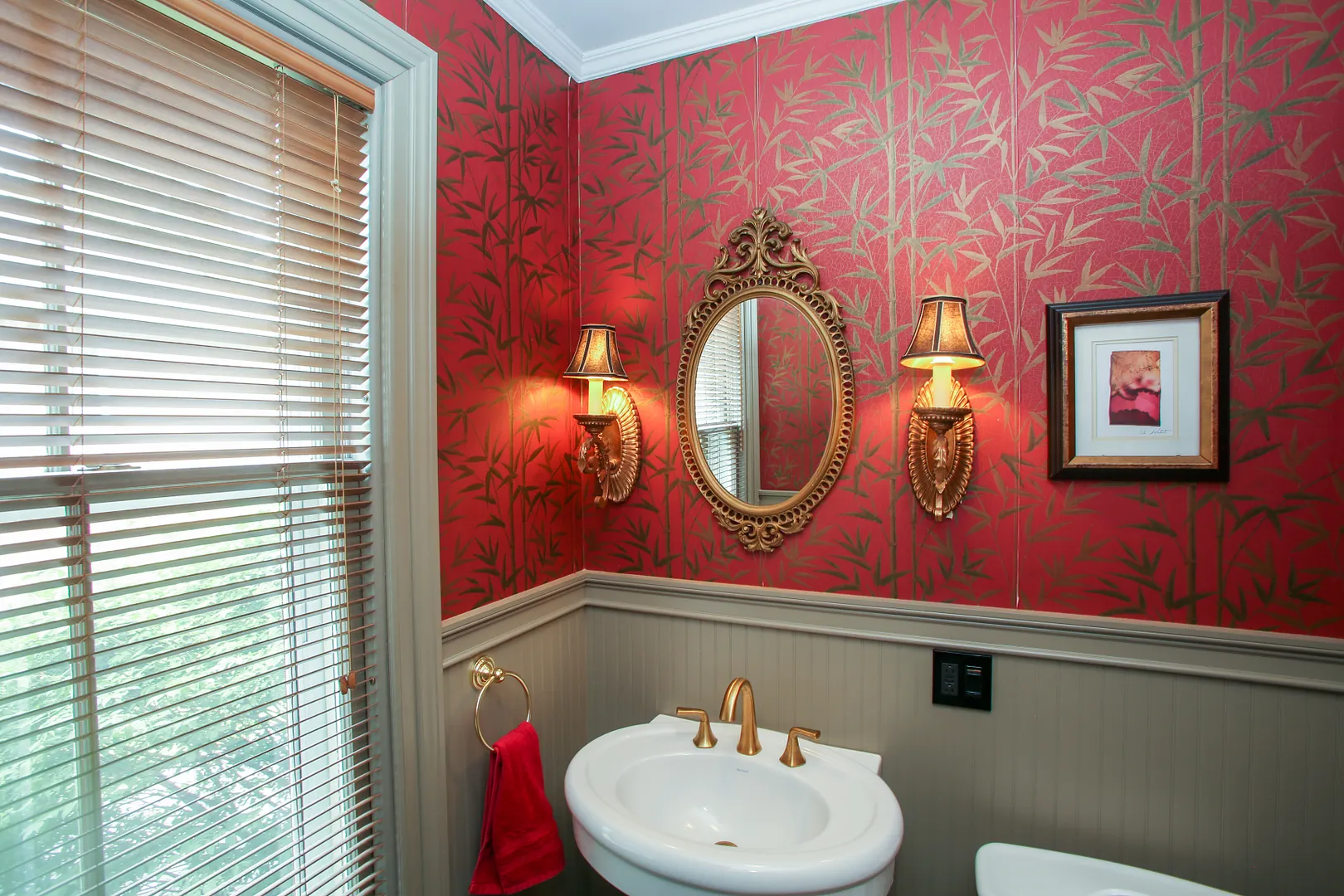 55 Marion Ave Photo 8