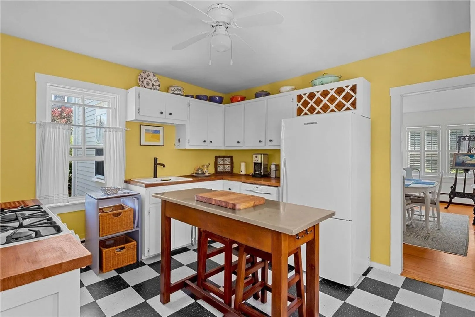 8 Sanford Street Photo 10