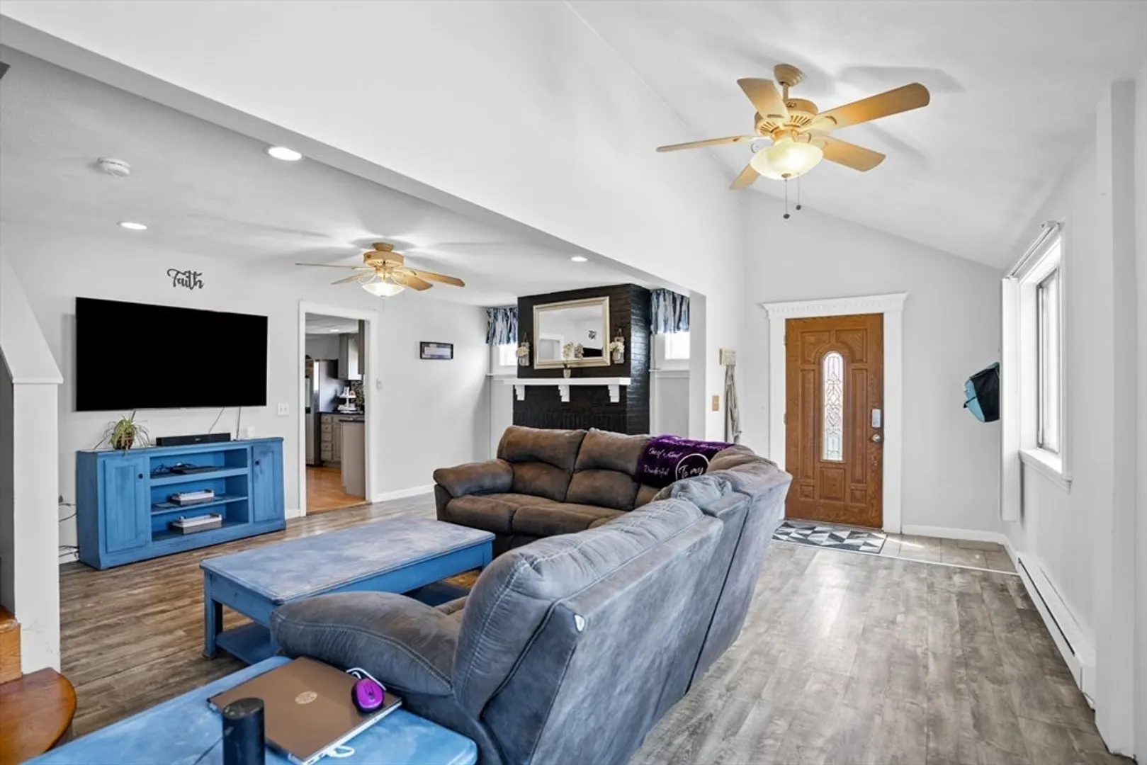 97 Triton Ave Photo 3