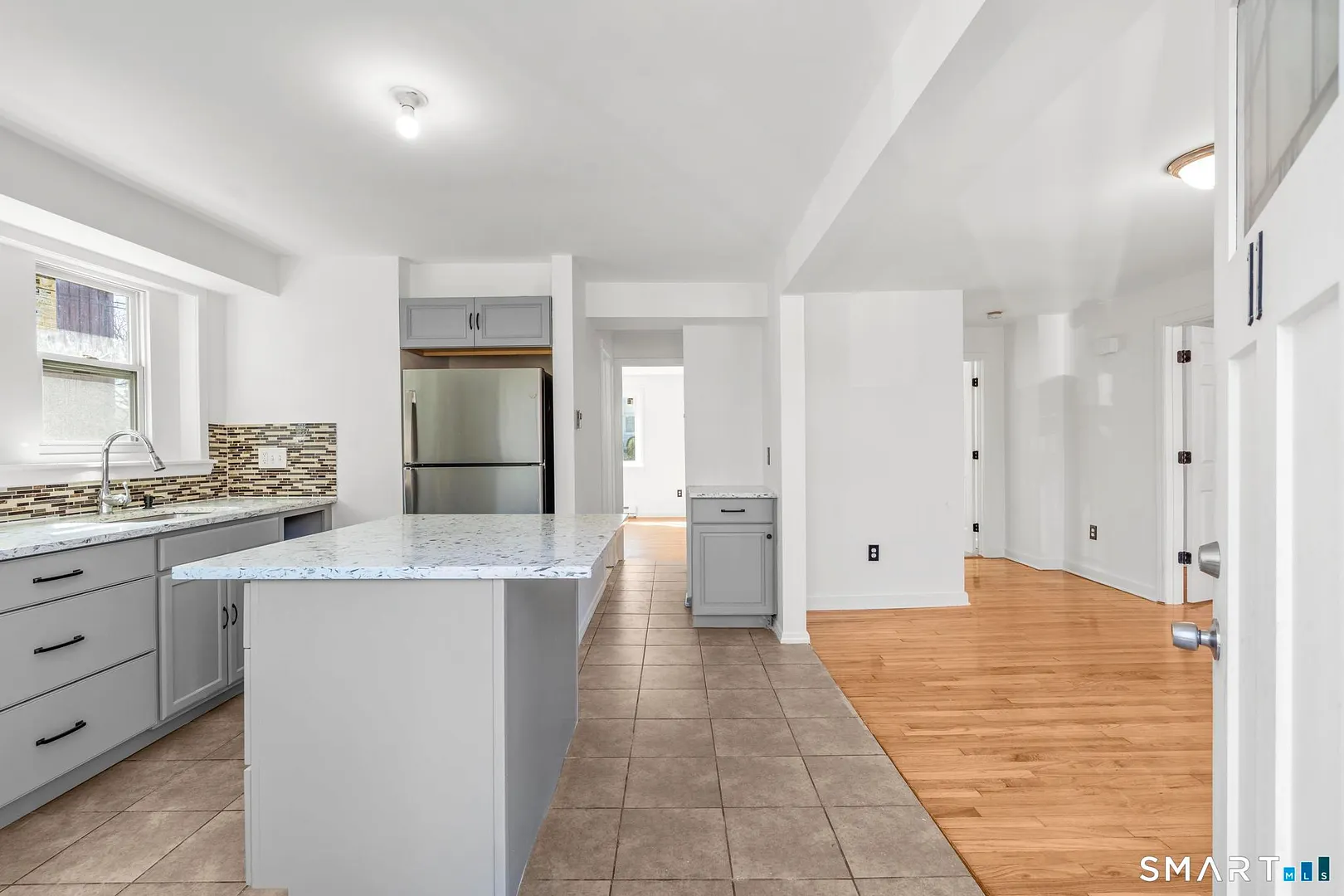 28-32 Starr Avenue  #11 Photo 4