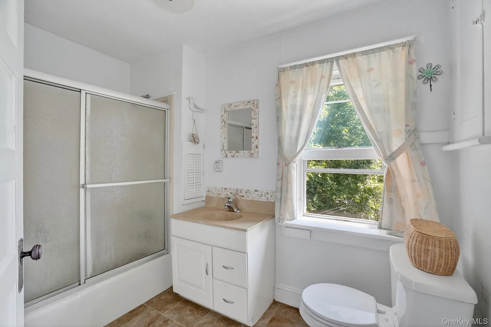 176 S Grand Avenue Photo 14
