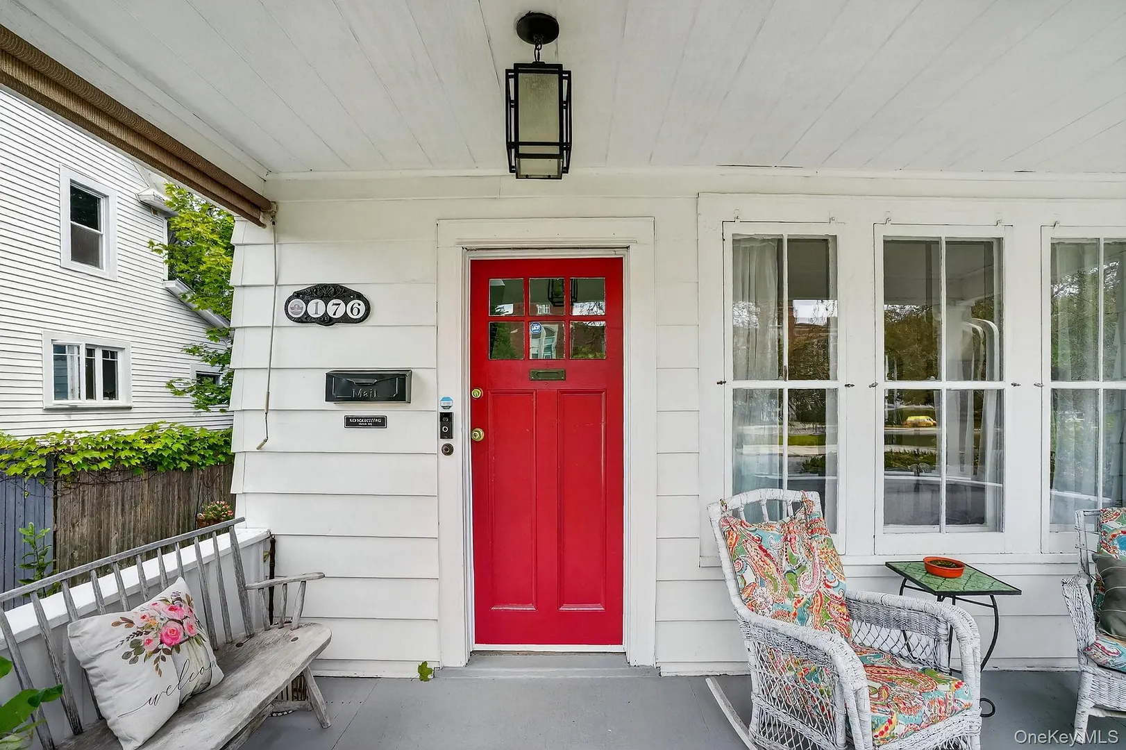 176 S Grand Avenue Photo 3