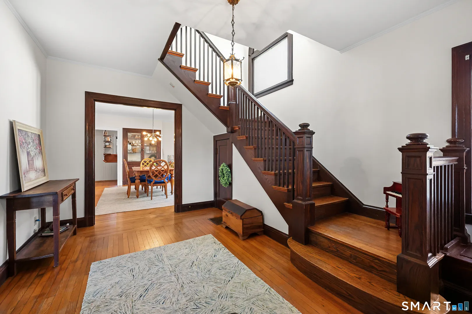 1720 Whitney Avenue Photo 3