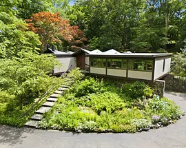 670 Long Hill Road W