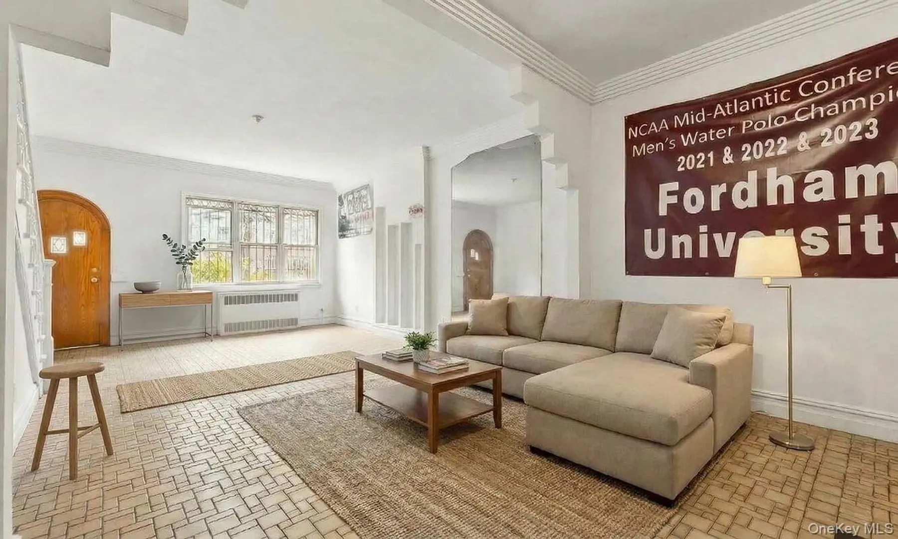 2459 Hoffman Street Photo 4