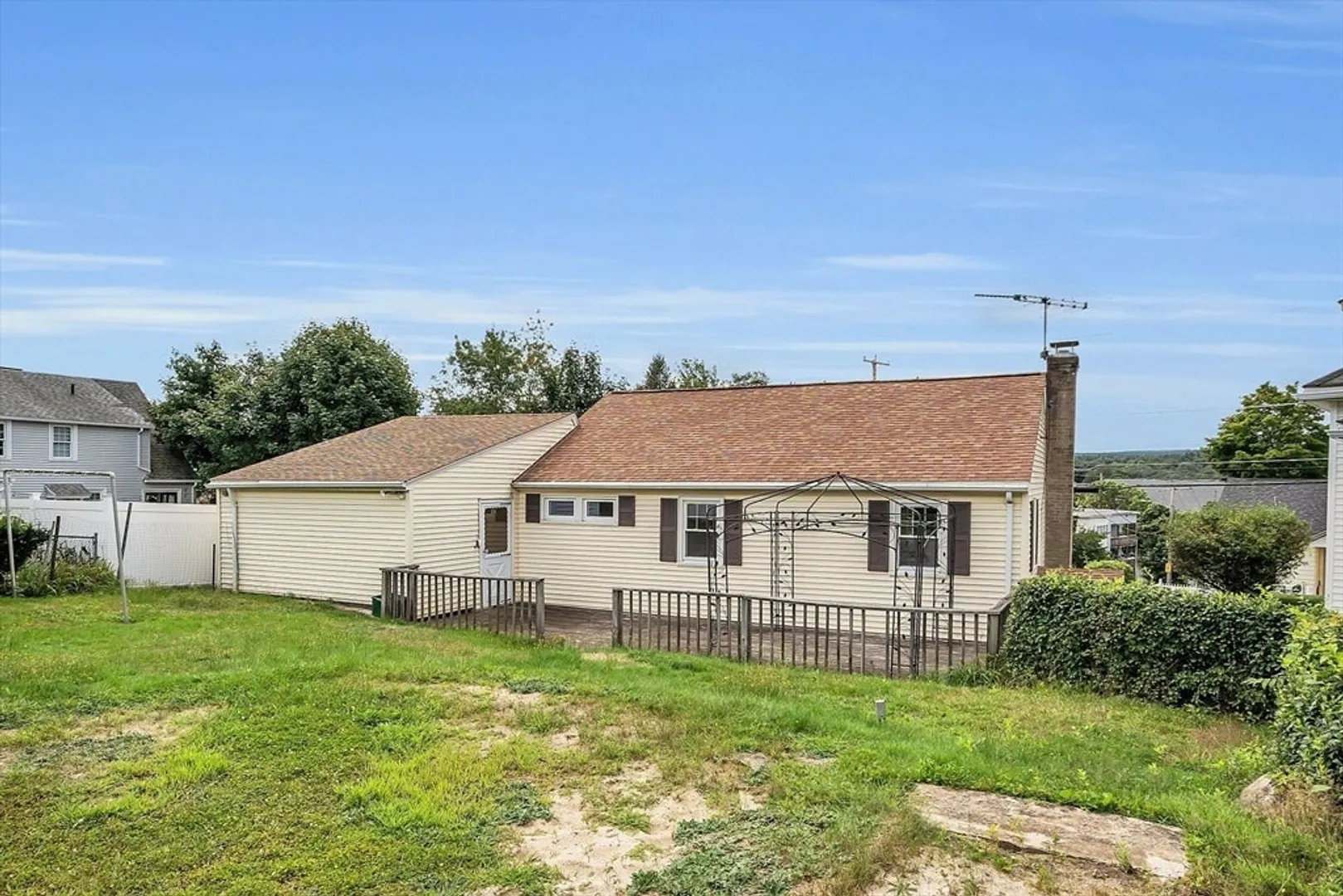 236 Beech St Photo 2
