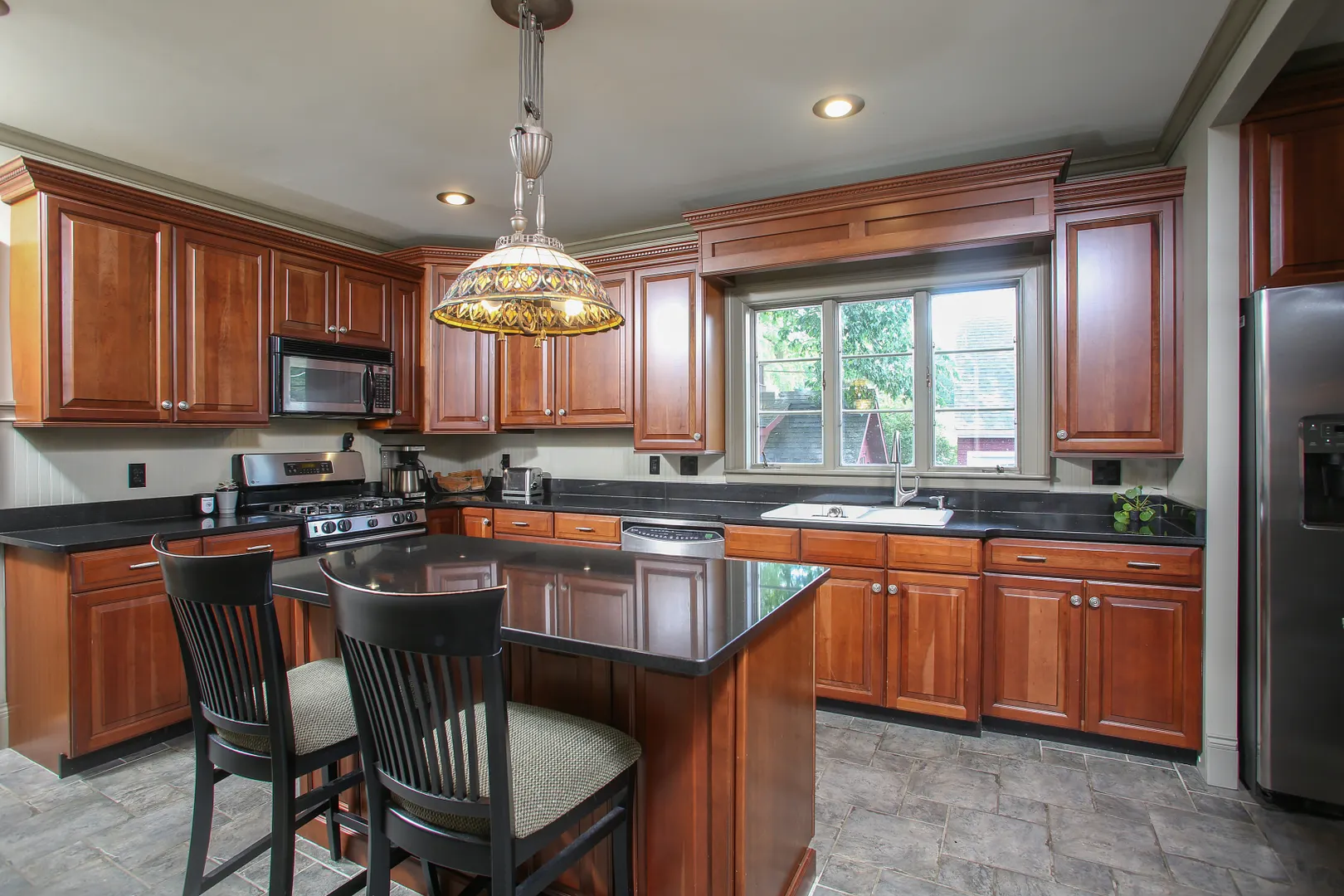 55 Marion Ave Photo 5
