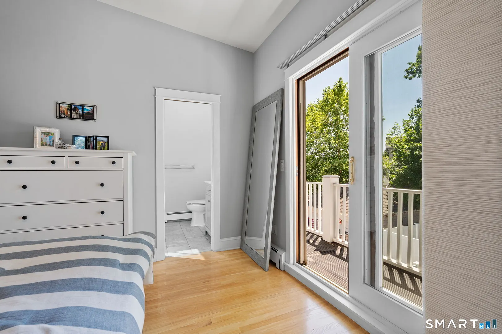 10 Marion Avenue Photo 17