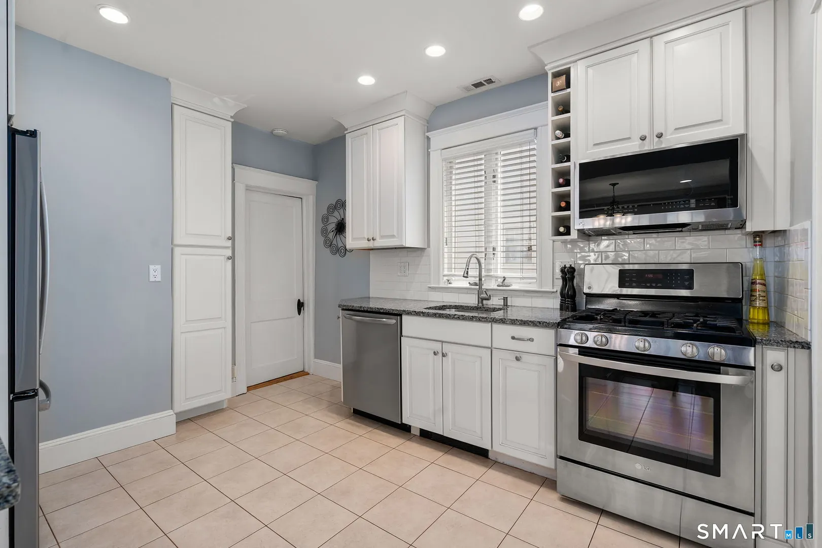 10 Marion Avenue Photo 11