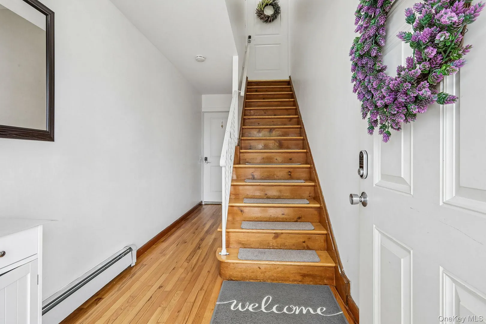 583 Bellevue Avenue N Photo 8