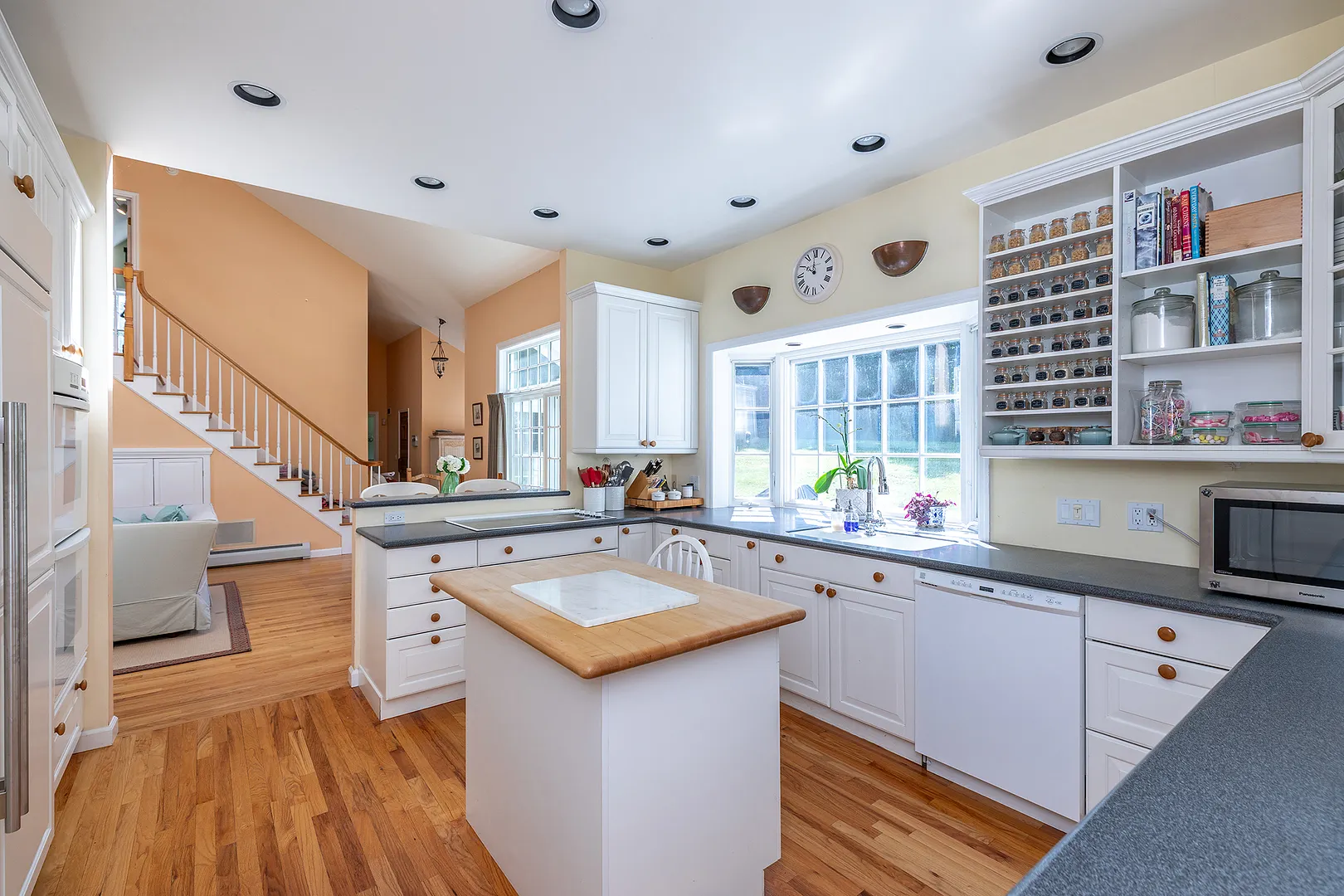 37 Woodruff Lane Photo 7