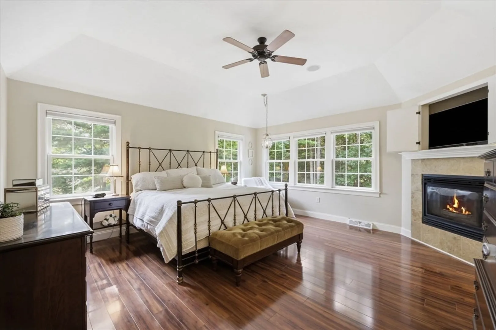 8 Lexington Circle Photo 24