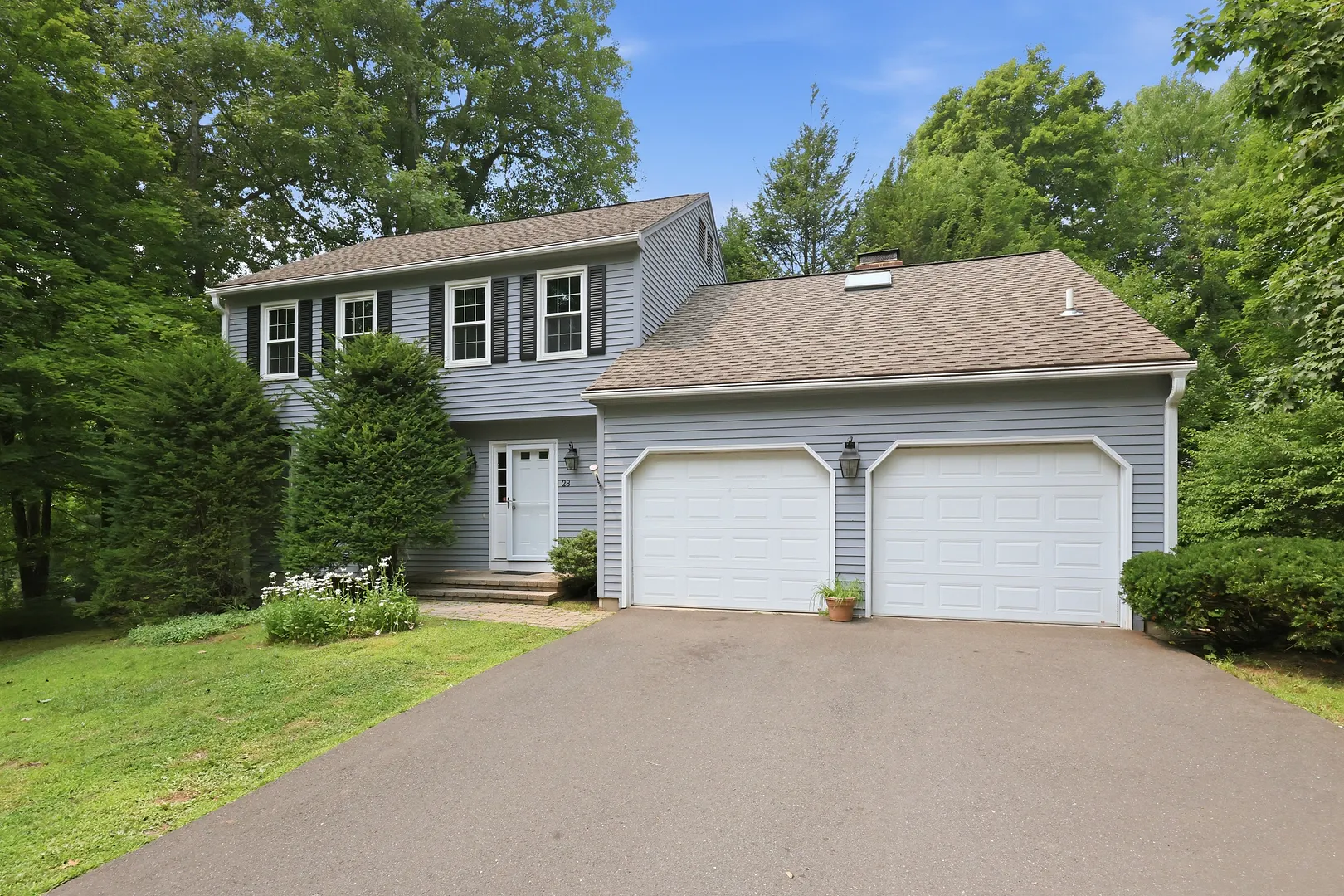 28 Green Woods Lane Photo 2