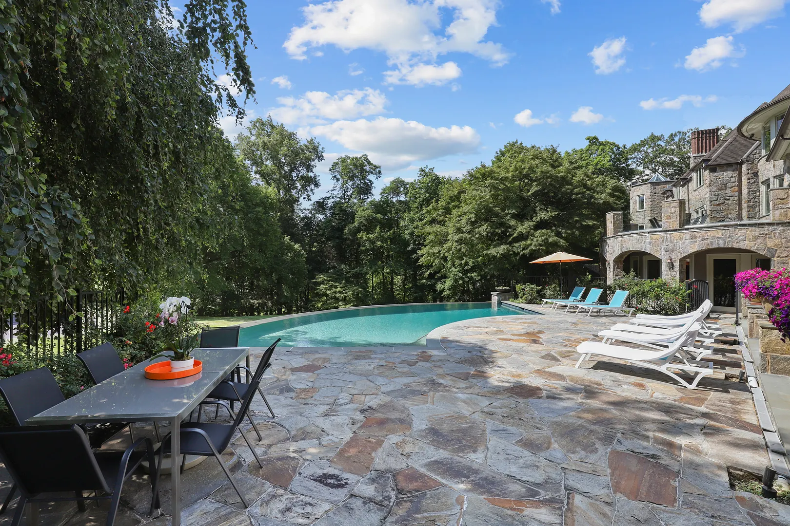 383 Woodlands Road Photo 7