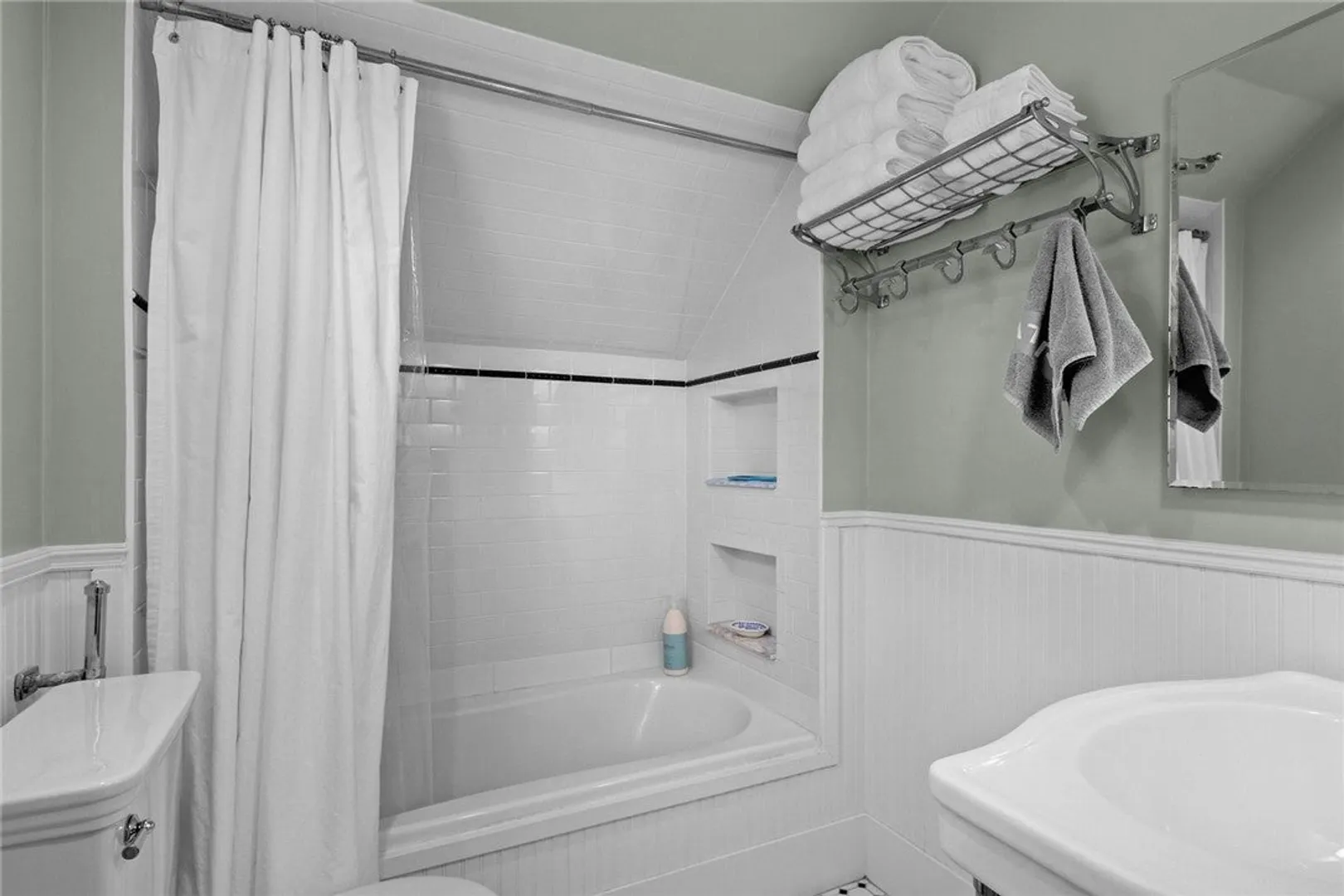 8 Sanford Street Photo 18