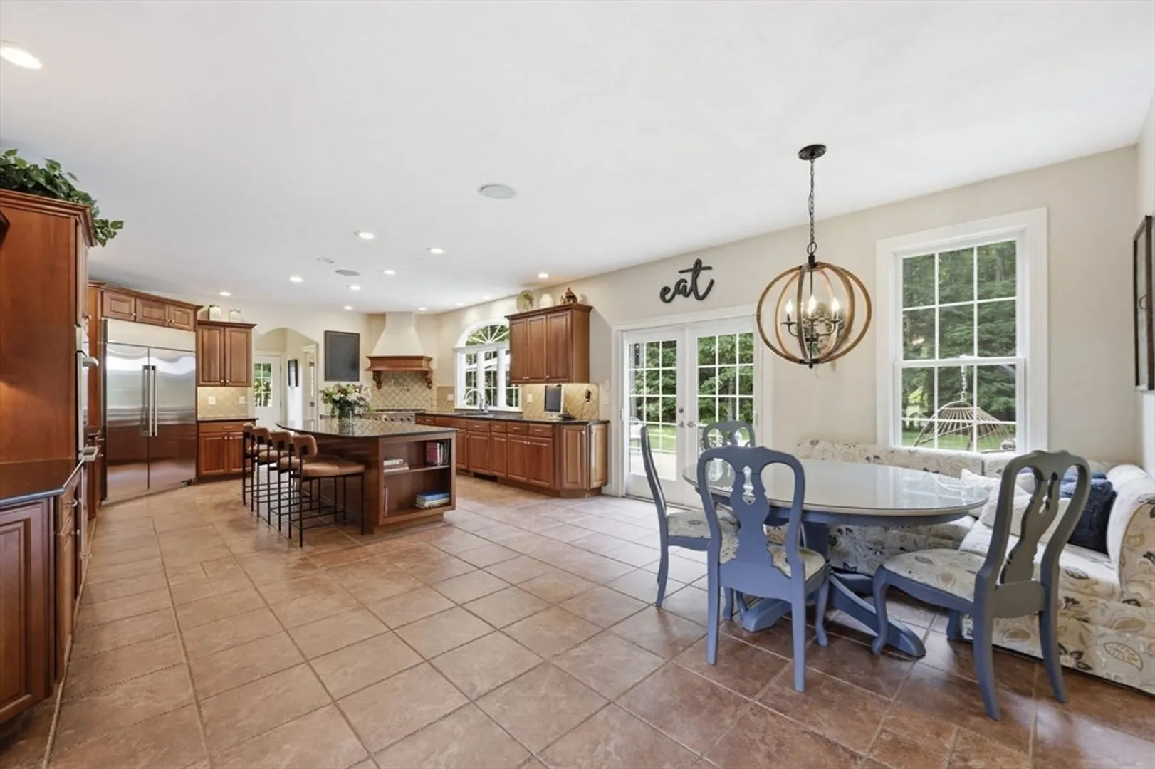 8 Lexington Circle Photo 12