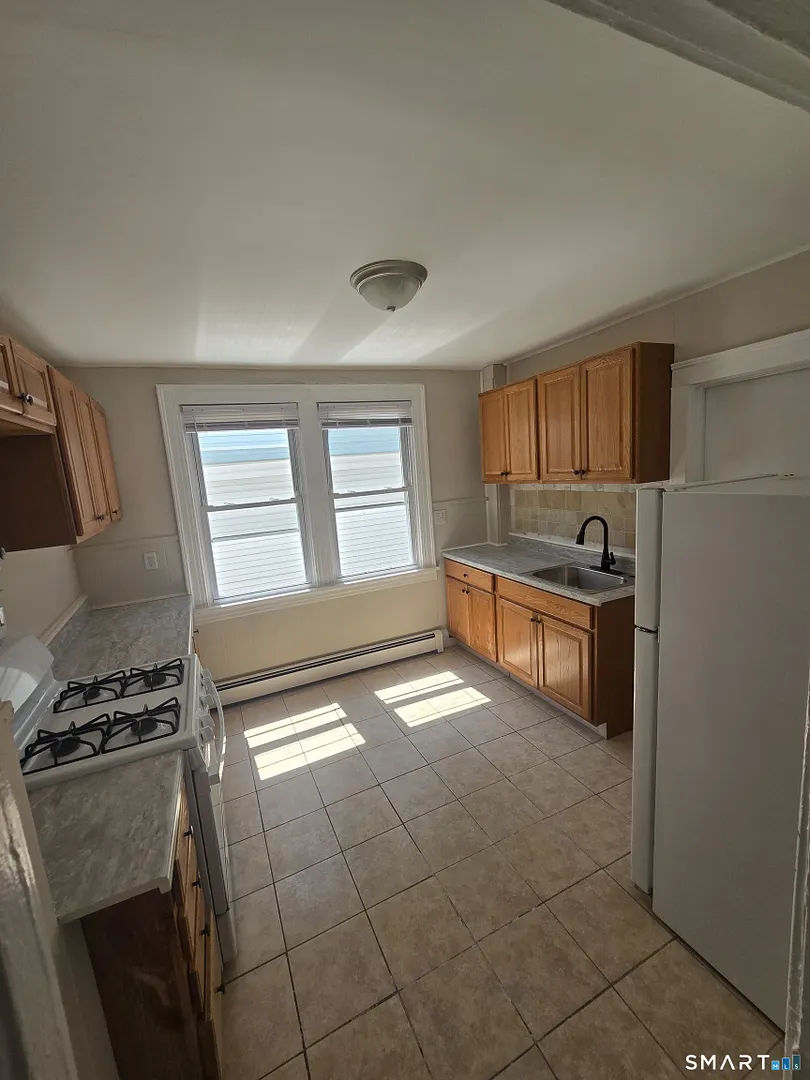 76 Rock Street Photo 8